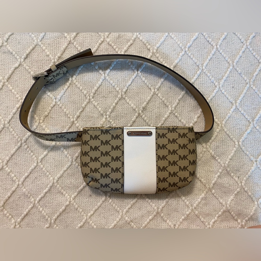 🎉HP🎉 NWOT Michael Kors Cross-Body Bag